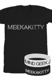Meekakitty V-Neck + 2 Wristbands
