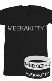 Meekakitty V-Neck + 2 Wristbands
